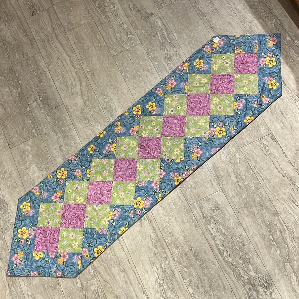 85. Long Table Runner Colorful Florals - Picture 1 of 4